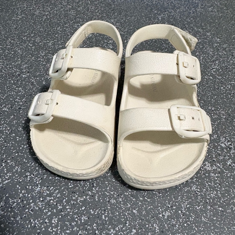 Kids Cream Double-Buckle Sandals 5C